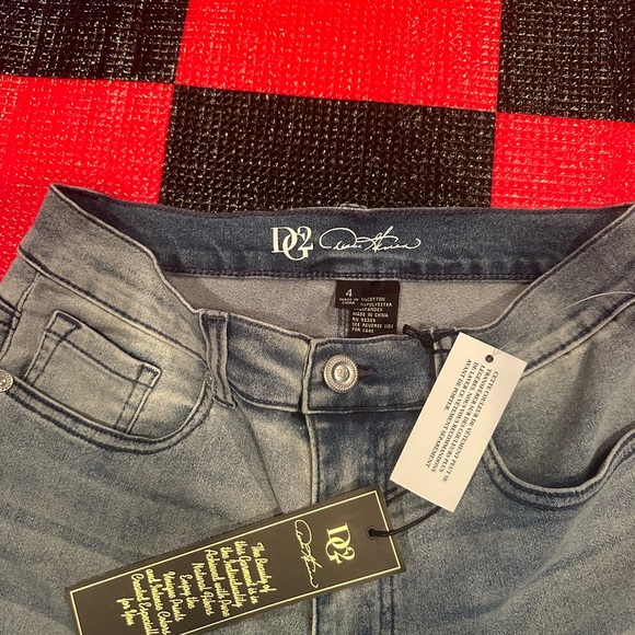 NWT DG2 by Diane Gilman jeggings size 4
Inseam 27”
Inseam floral design - Picture 6 of 8